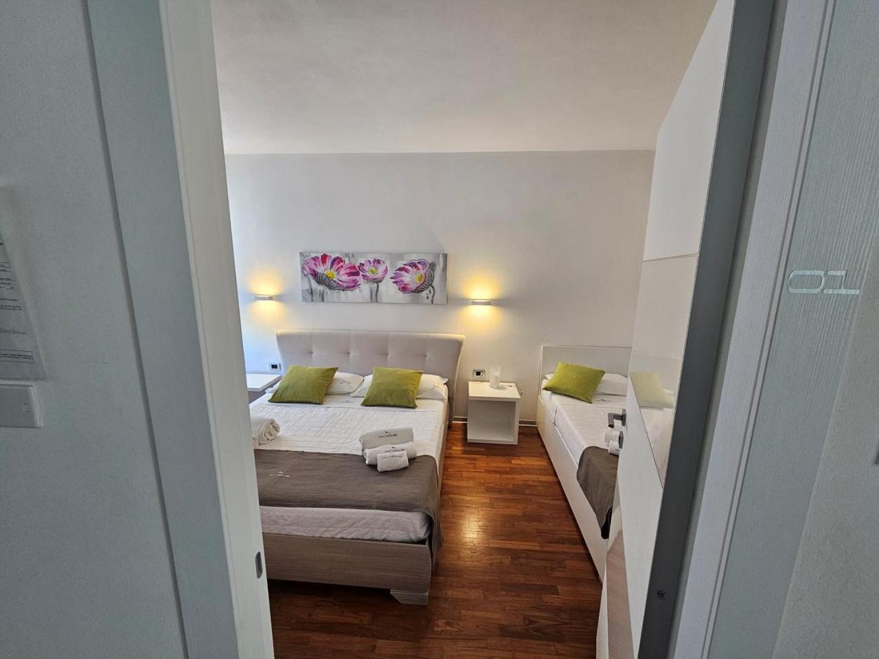 White Con Parcheggio Privato Bed & Breakfast