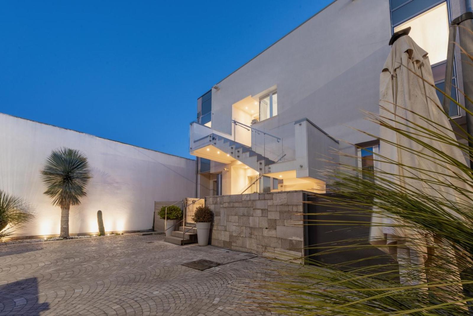White Con Parcheggio Privato Bed & Breakfast *