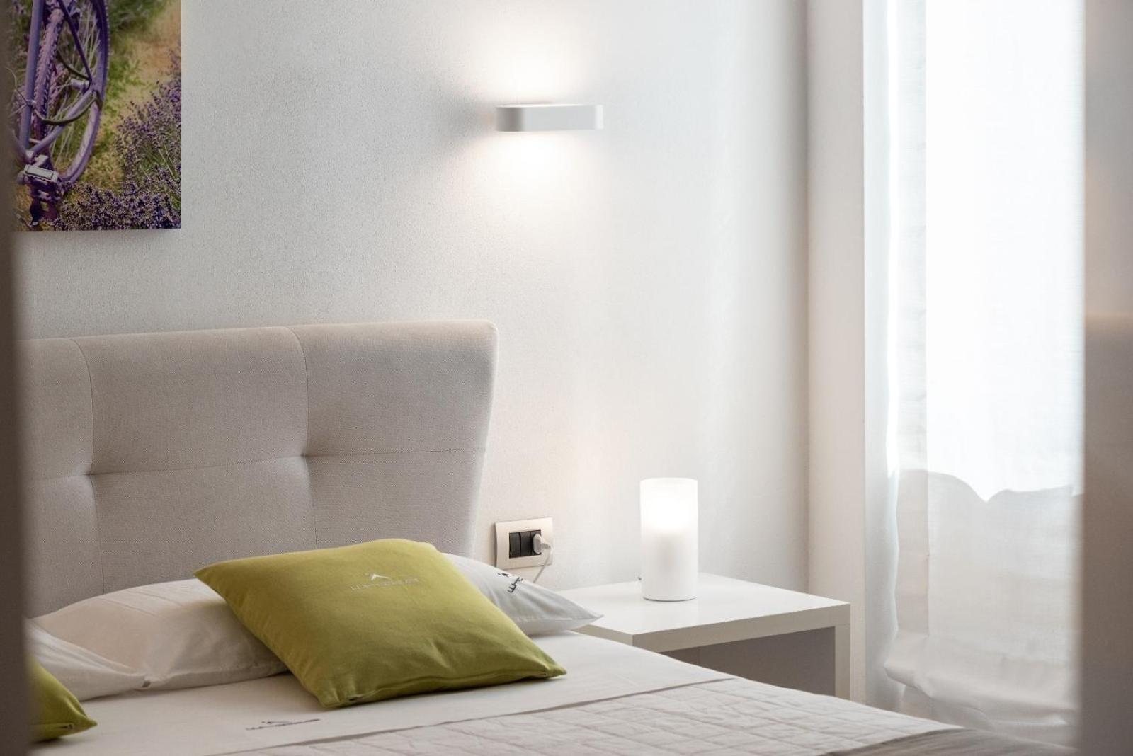 White Con Parcheggio Privato Bed & Breakfast *
