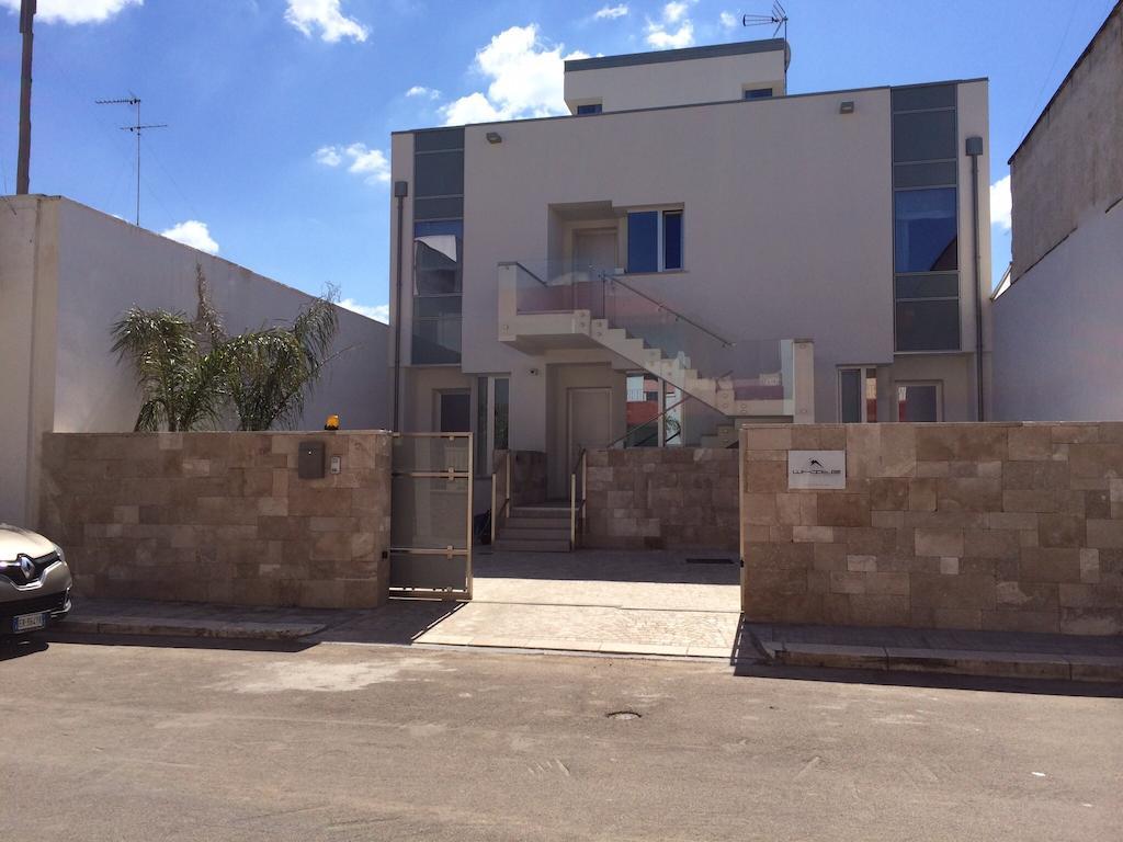White Con Parcheggio Privato